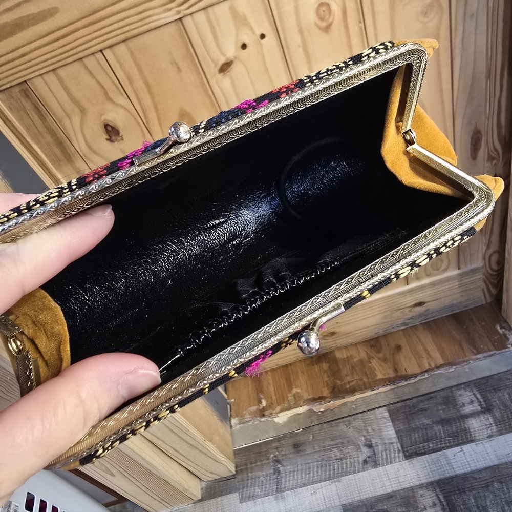 Vintage Embroidered Clutch - Picture 5 of 6